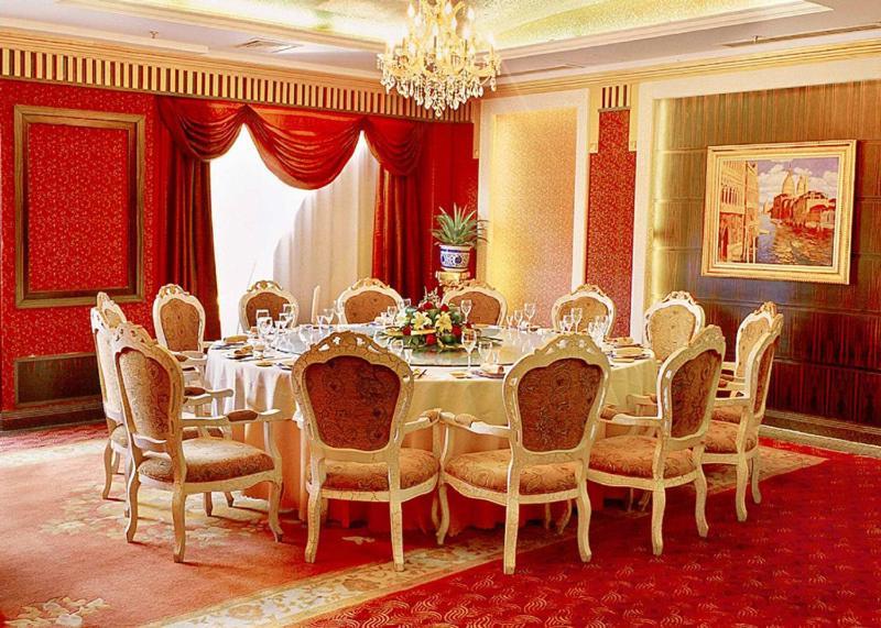 Royal International Hotel Urumqi Esterno foto